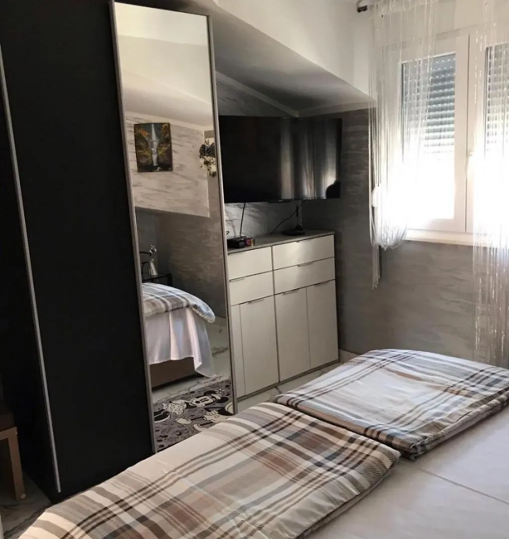 Apartment Mare Trogir 0*,
